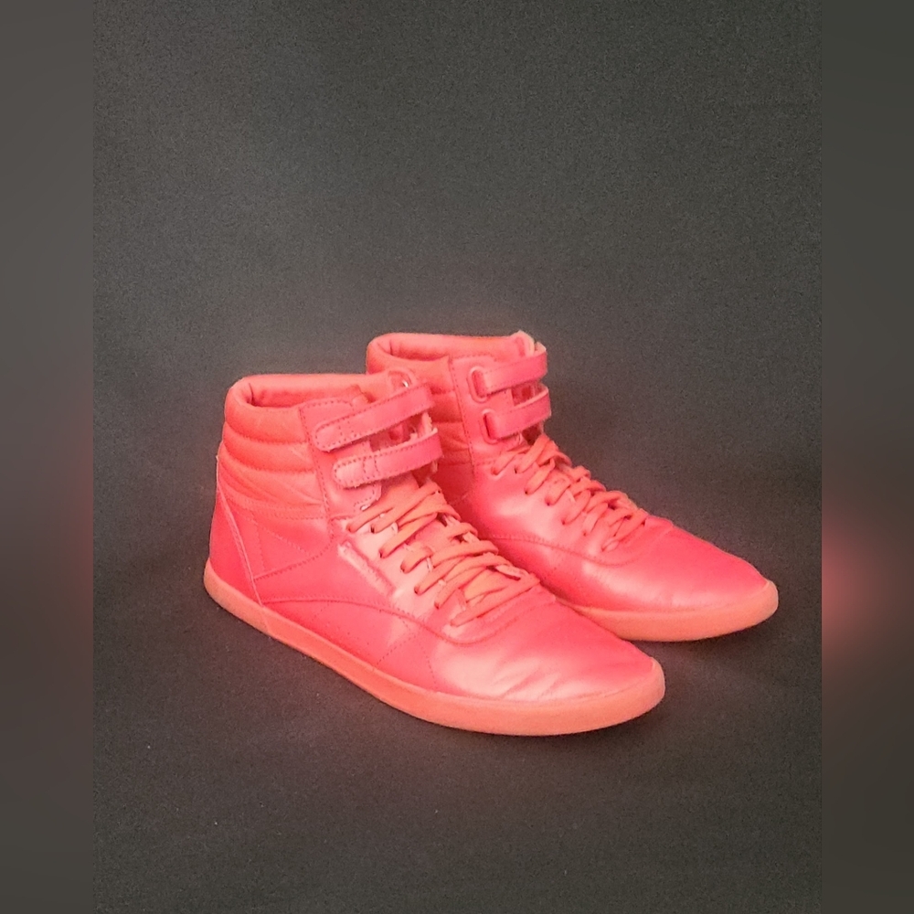 Reebok Freestyle Hi High Top Sneakers in Geranium Size 7.5